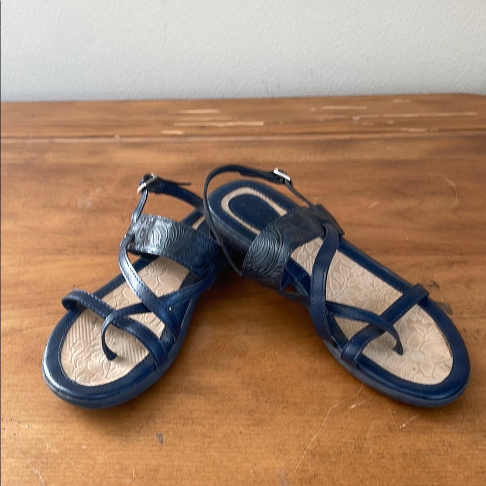 boc Women's Navy Sandals Size 9